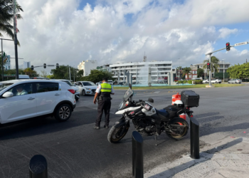 Bloquean bulevar Kukulcán para exigir avances en la búsqueda de madre e hija 3 Bloquean bulevar Kukulcán para exigir avances en la búsqueda de madre e hija