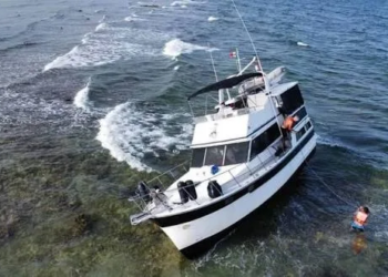Retiran yate en arrecife de Mahahual para prevenir derrame ecológico 1 Retiran yate en arrecife de Mahahual para prevenir derrame ecológico