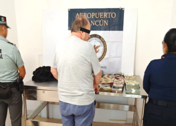Aseguran casi 1.8 mdp en efectivo y 14 divisas en el aeropuerto de Cancún