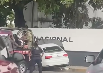 Cubanos se estrellan en la Guardia Nacional e inician persecusión en Cancún 4 Cubanos se estrellan en la Guardia Nacional e inician persecusión en Cancún