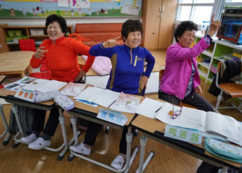Escuelas en Corea del Sur matriculan a abuelas para evitar el cierre por baja natalidad 5 Escuelas en Corea del Sur matriculan a abuelas para evitar el cierre por baja natalidad