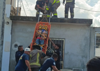 Hombre sufre descarga eléctrica al reparar el techo de su casa en Cancún 4 Hombre sufre descarga eléctrica al reparar el techo de su casa en Cancún