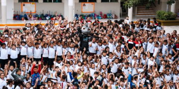 Tolo cambia la cancha por las aulas y conquista el Colegio Boston