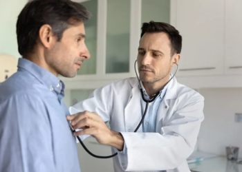 Día del Médico: 357 mil profesionales, pero solo 2.7 por cada mil habitantes