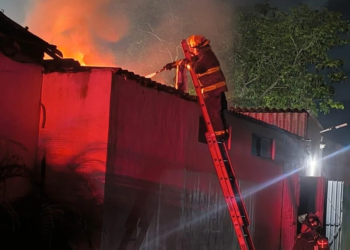 Incendio arrasa con restaurante en la avenida Huayacán 2 Incendio arrasa con restaurante en la avenida Huayacán