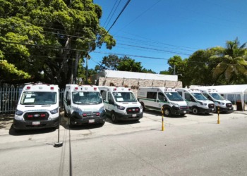 IMSS Quintana Roo pone en operación 6 nuevas ambulancias