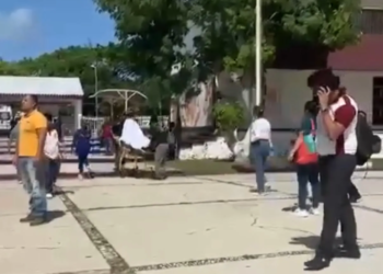 Tres estudiantes del CBTIS 111 de Cancún fueron trasladados al IMSS tras consumir gomitas 3 Tres estudiantes del CBTIS 111 de Cancún fueron trasladados al IMSS tras consumir gomitas