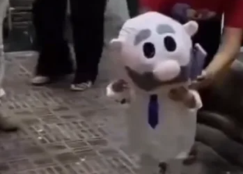 Bebé se vuelve viral al disfrazarse como el Dr. Simi en su primer cumpleaños 3 Bebé se vuelve viral al disfrazarse como el Dr. Simi en su primer cumpleaños