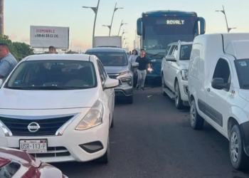 Cientos de turistas pierden vuelos tras paro de nacional de transportistas en Cancún 2 Cientos de turistas pierden vuelos tras paro de nacional de transportistas en Cancún